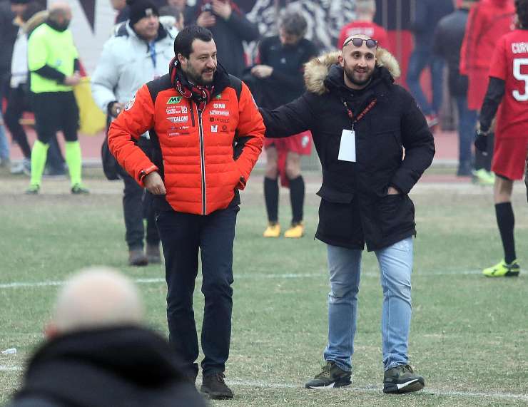 Luca Lucci, leader della Curva Sud oggi in carcere, con Matteo Salvini