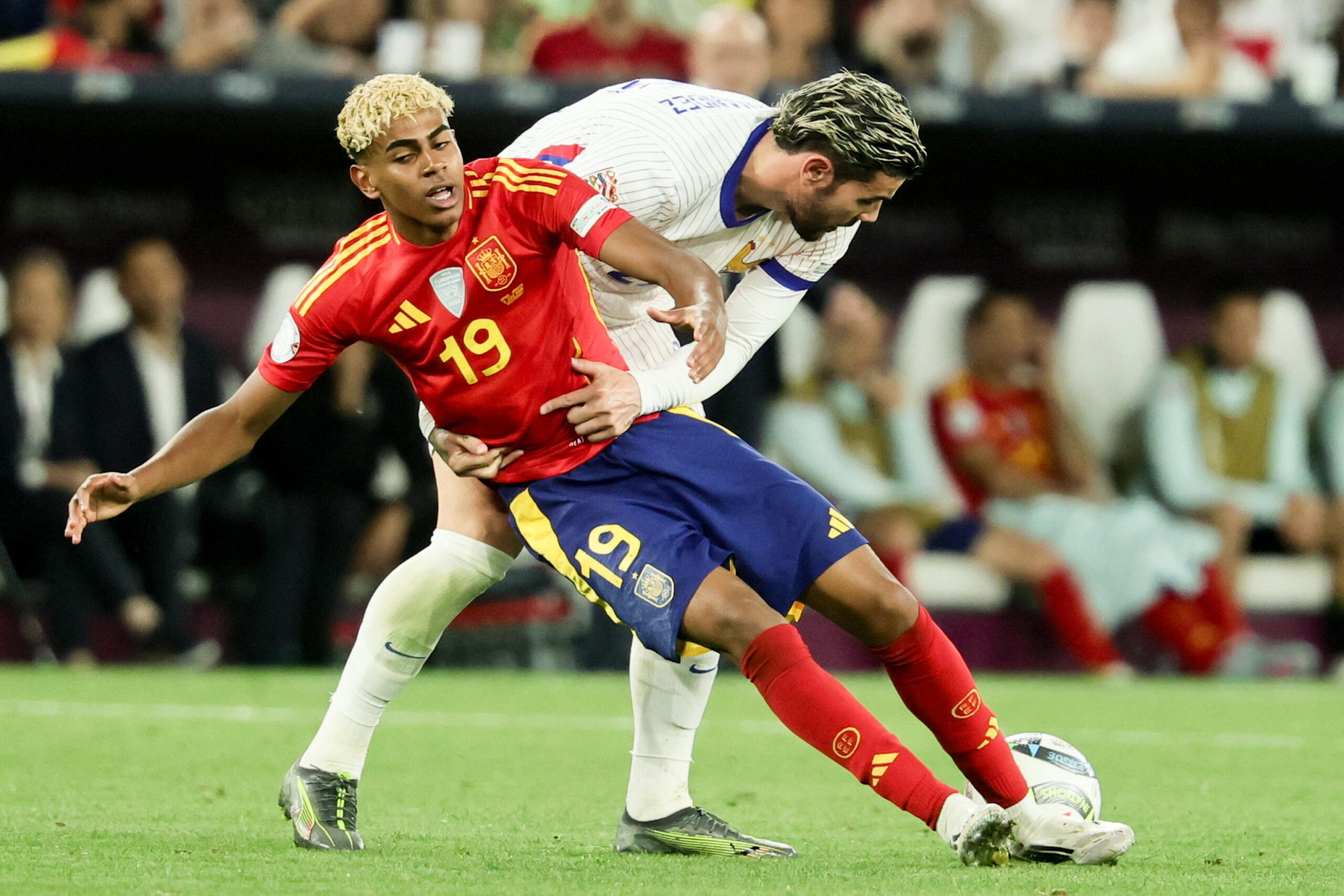 Theo Hernandez e Lamine Yamal (foto ANSA)
